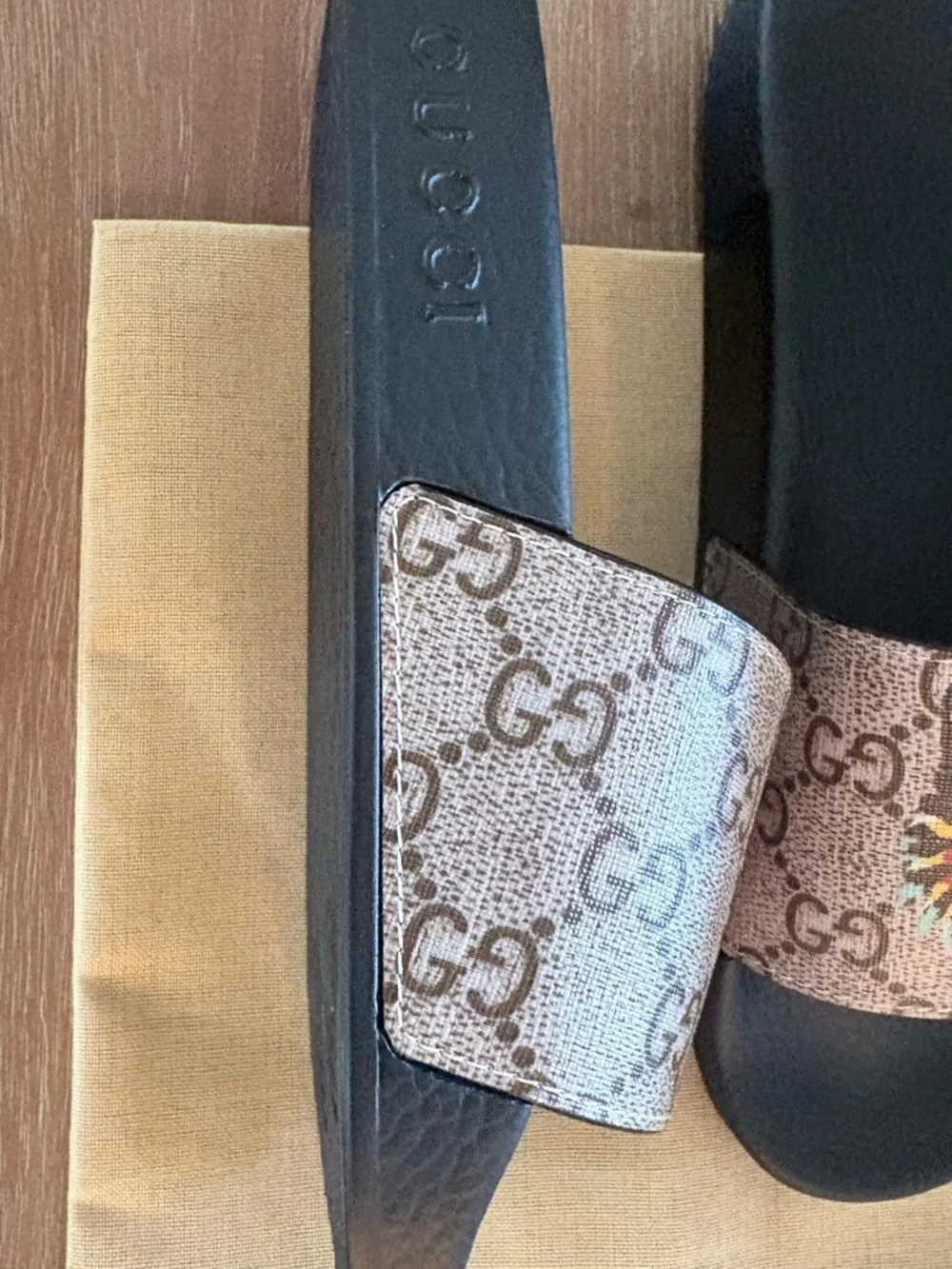 Fashion GG Black Slides with Beige Strap and Multicolor Tiger Motif - Picture 4 of 5